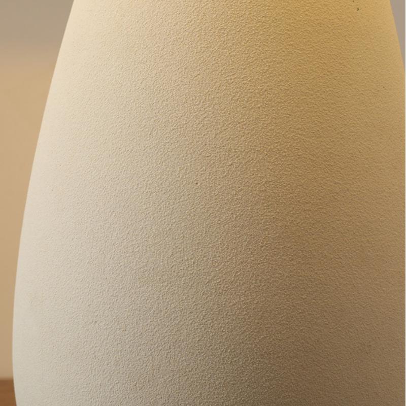 White ceramic table lamp 04