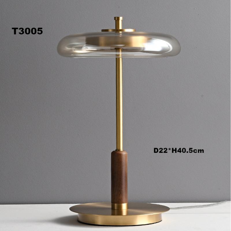 wood and brass table lamp 02